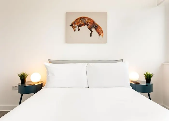 Bright London Bridge Apartment