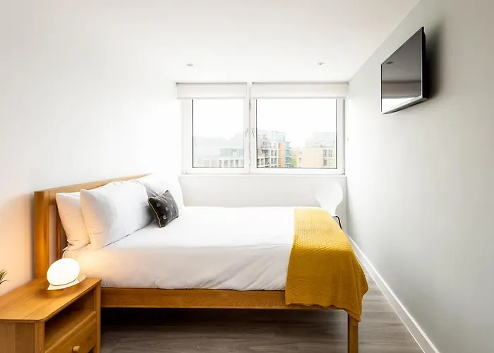 Bright London Bridge Apartment